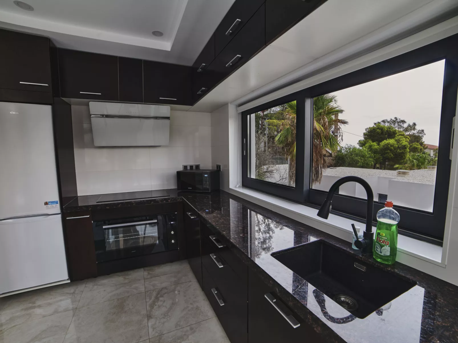 WELCS VILLA MODERNA 097 EMP con piscina - Binnen