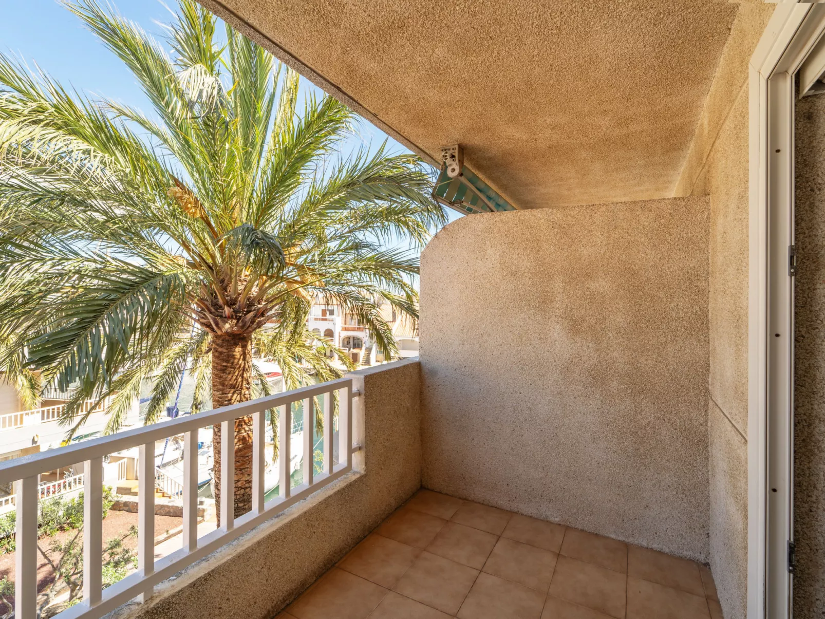 WELCS APARTAMENTO 145 EMP con vistas al canal - Buiten