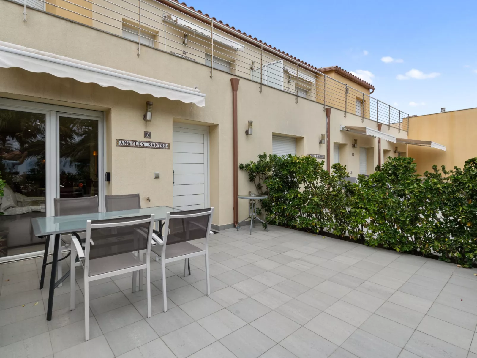 La Vida Sin Limites B EMP - Buiten