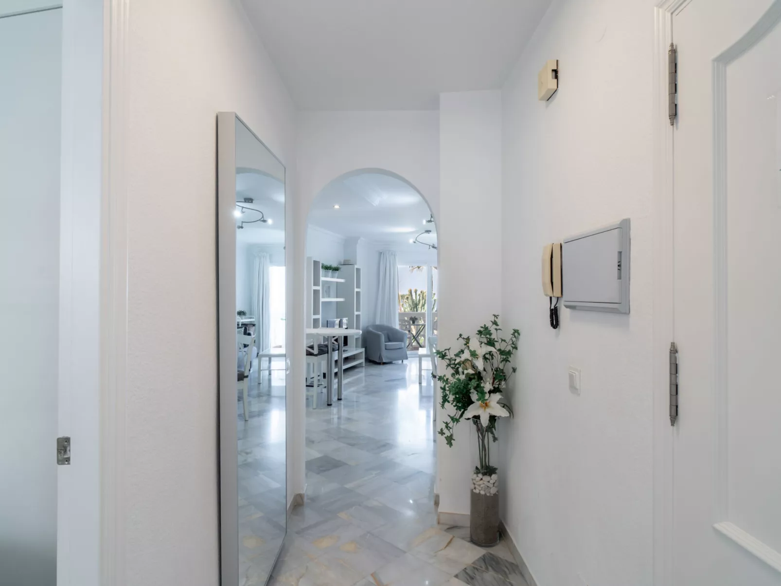 Stella Maris Beachfront B by Casasol - Binnen