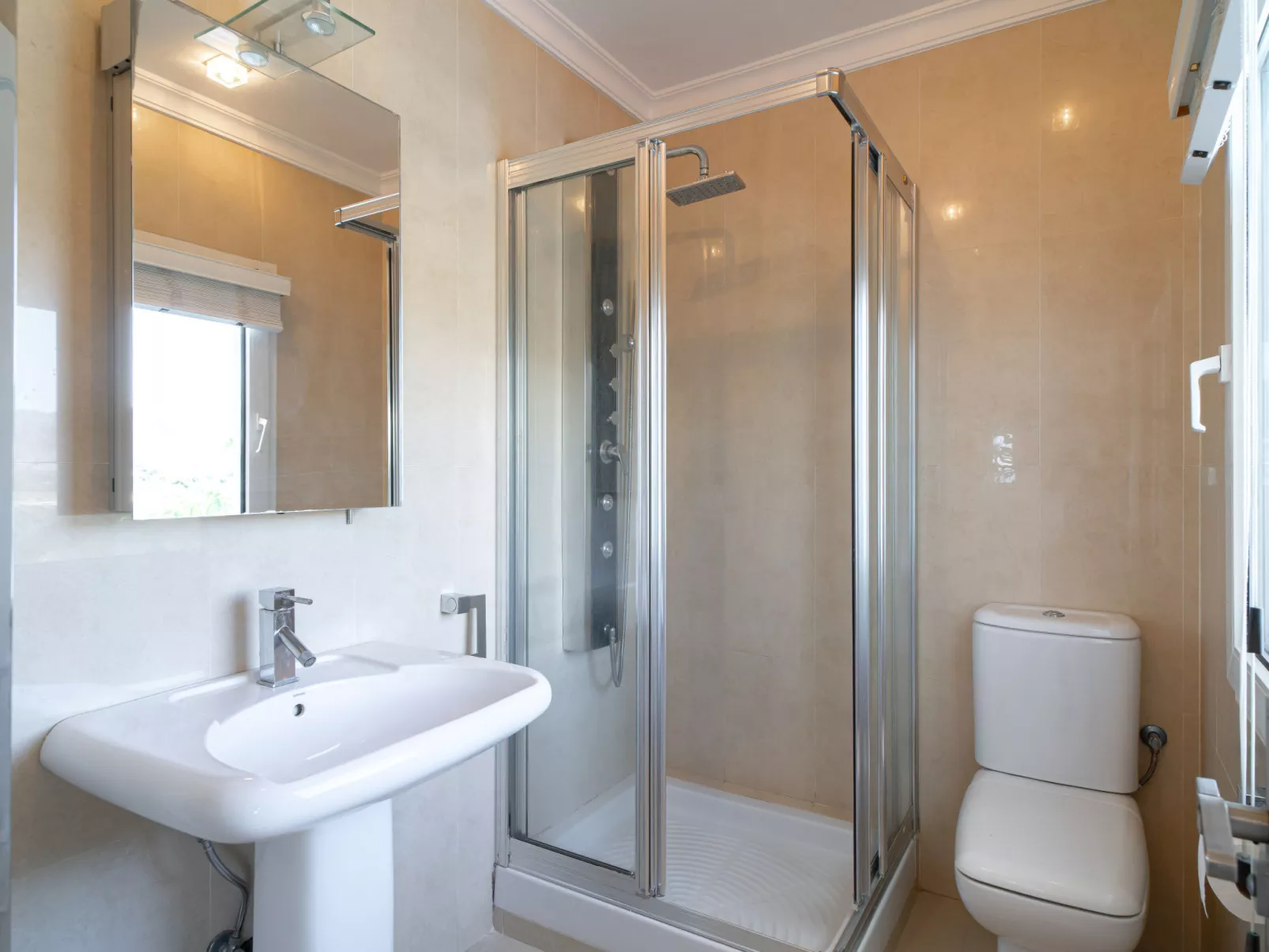 Stella Maris Beachfront 1J by Casasol - Binnen