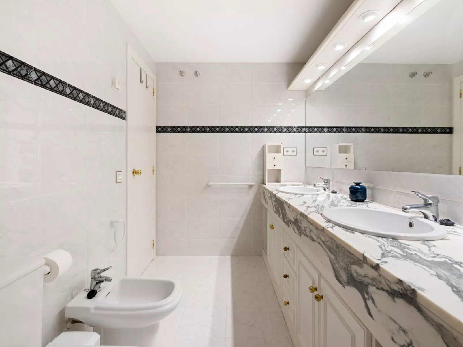 WELCS APARTAMENTO 170 PDA en el puerto - Binnen