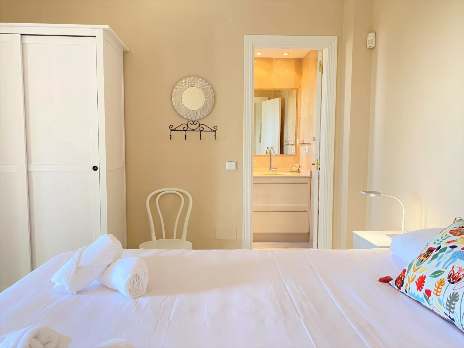 Senorio de Capistrano by Casasol - Binnen