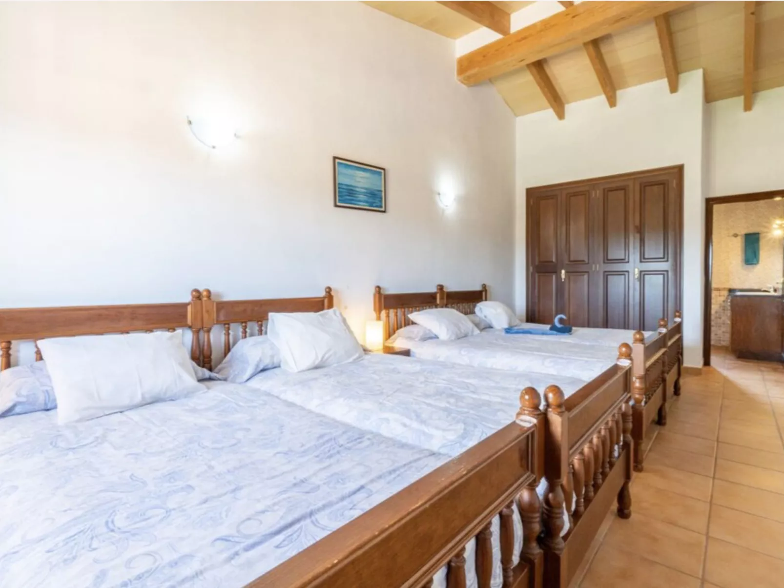 VILLA LORENZO MANACOR by PriorityVillas - Binnen