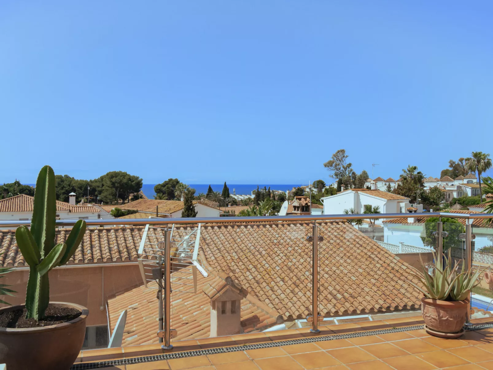 Villa Madrugada, beachside villa in Costabella - Buiten