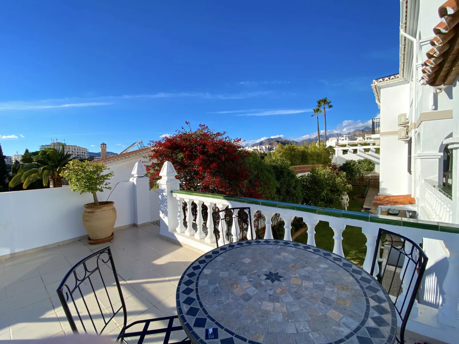 Villa Sandra Al Fresco Apartment by Casasol - Buiten