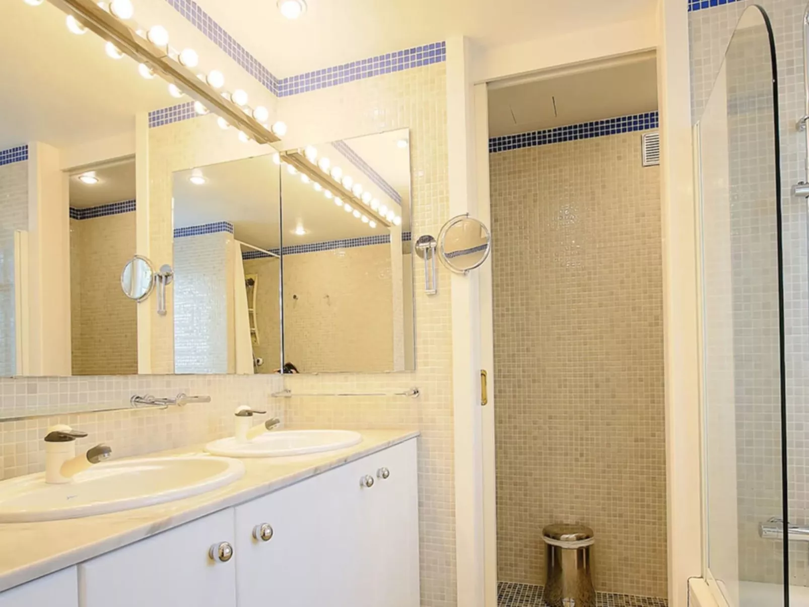 VILLA BONANOVA STYLE - Binnen