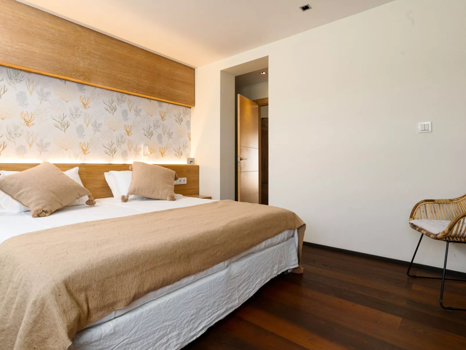 Villa Madrugada, beachside villa in Costabella - Binnen