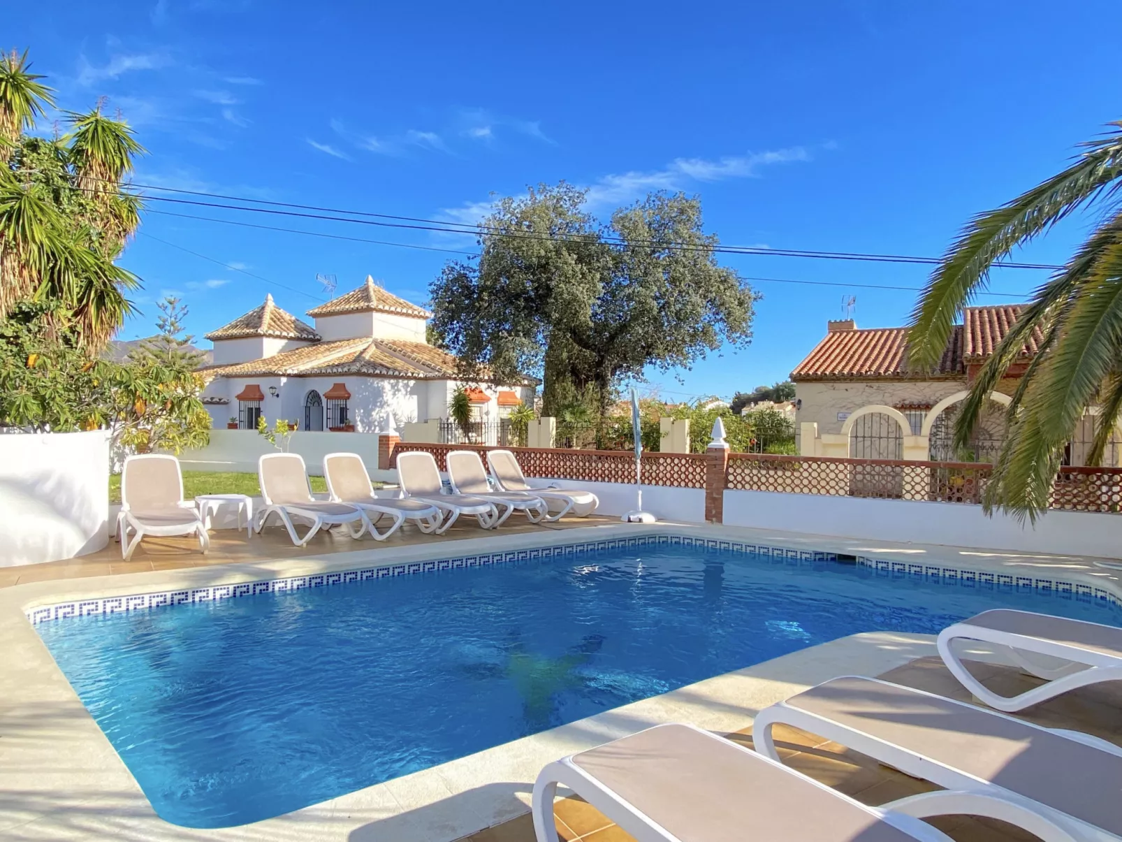 Villa Sandra Al Fresco Apartment by Casasol - Buiten