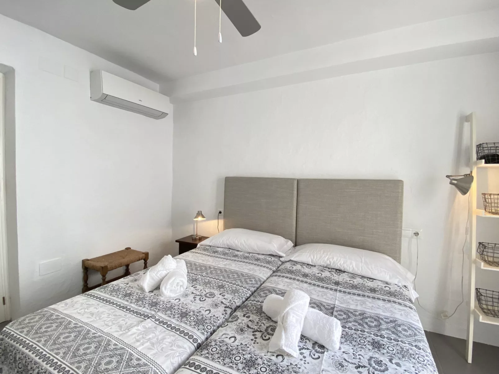 Casa San Juan 13 Centro by Casasol - Binnen