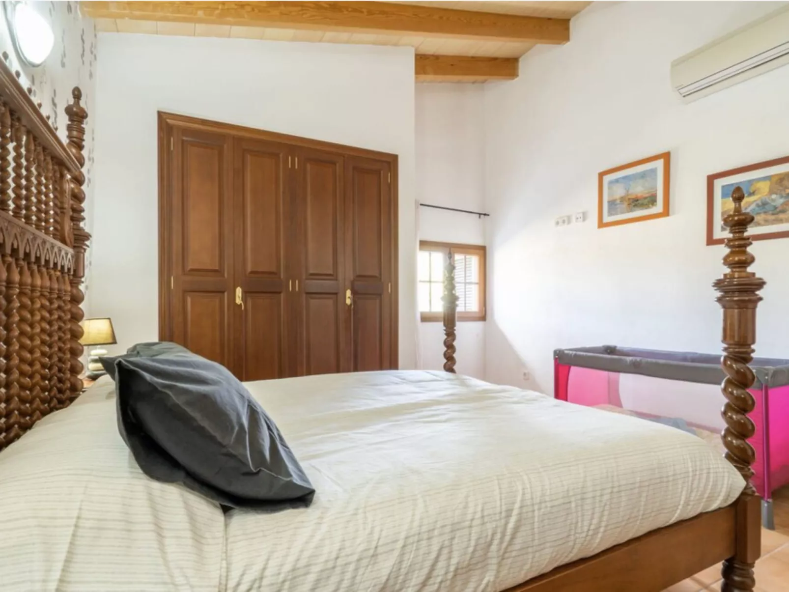 VILLA LORENZO MANACOR by PriorityVillas - Binnen