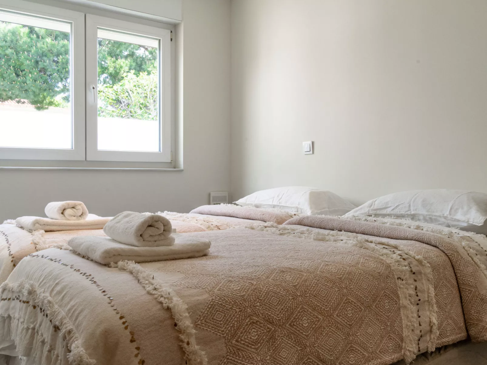 Villa Madrugada, beachside villa in Costabella - Binnen