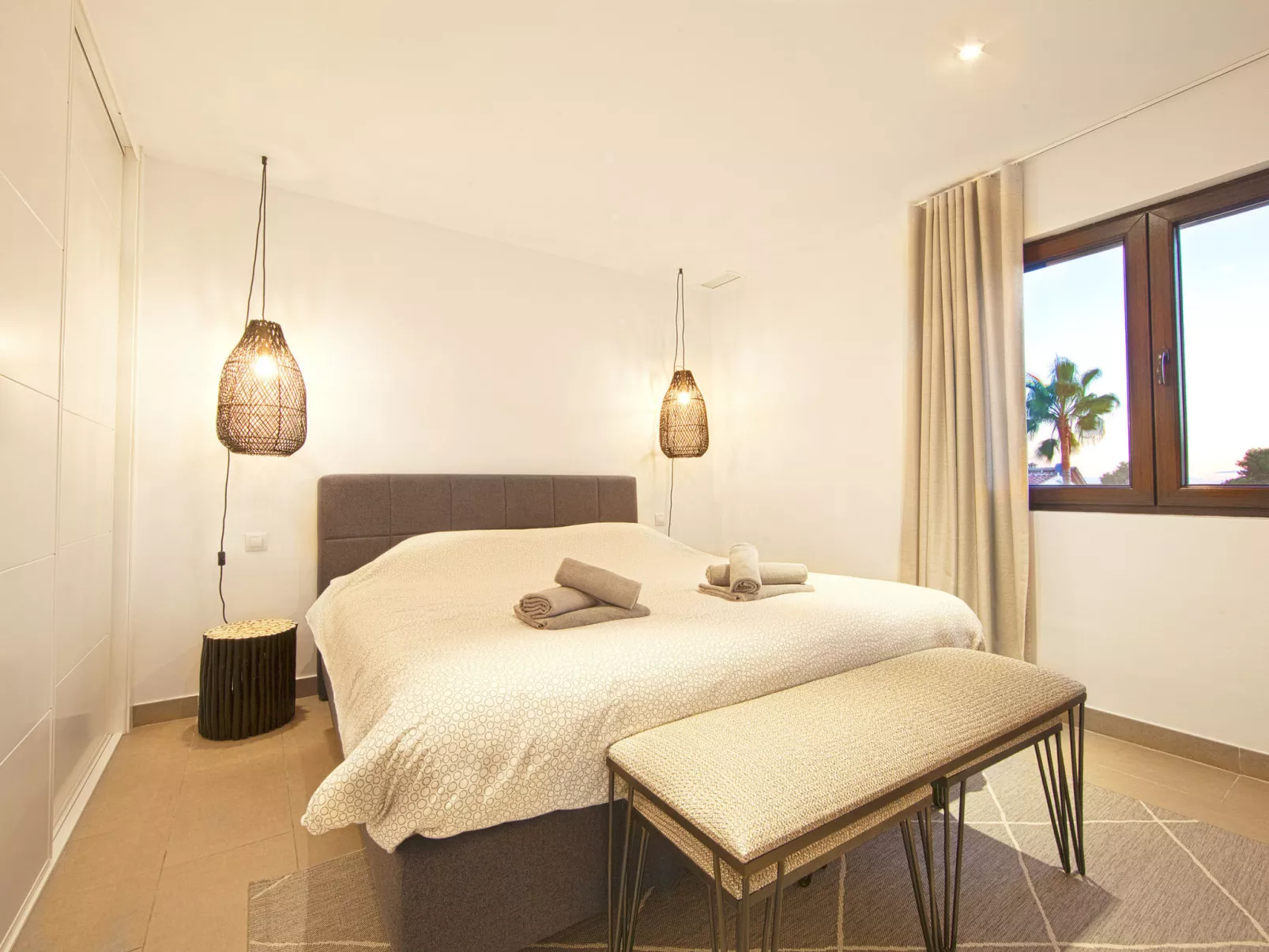 Modern Villa close to Costabella beach - Binnen