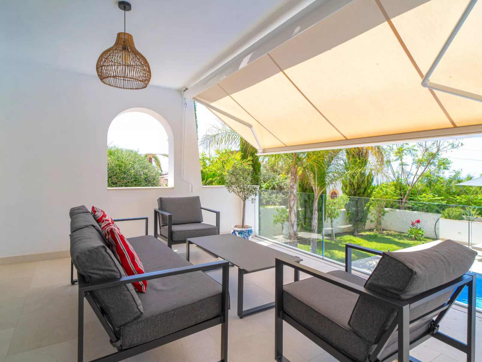 Villa Grand Pool Terrace by Casasol - Binnen