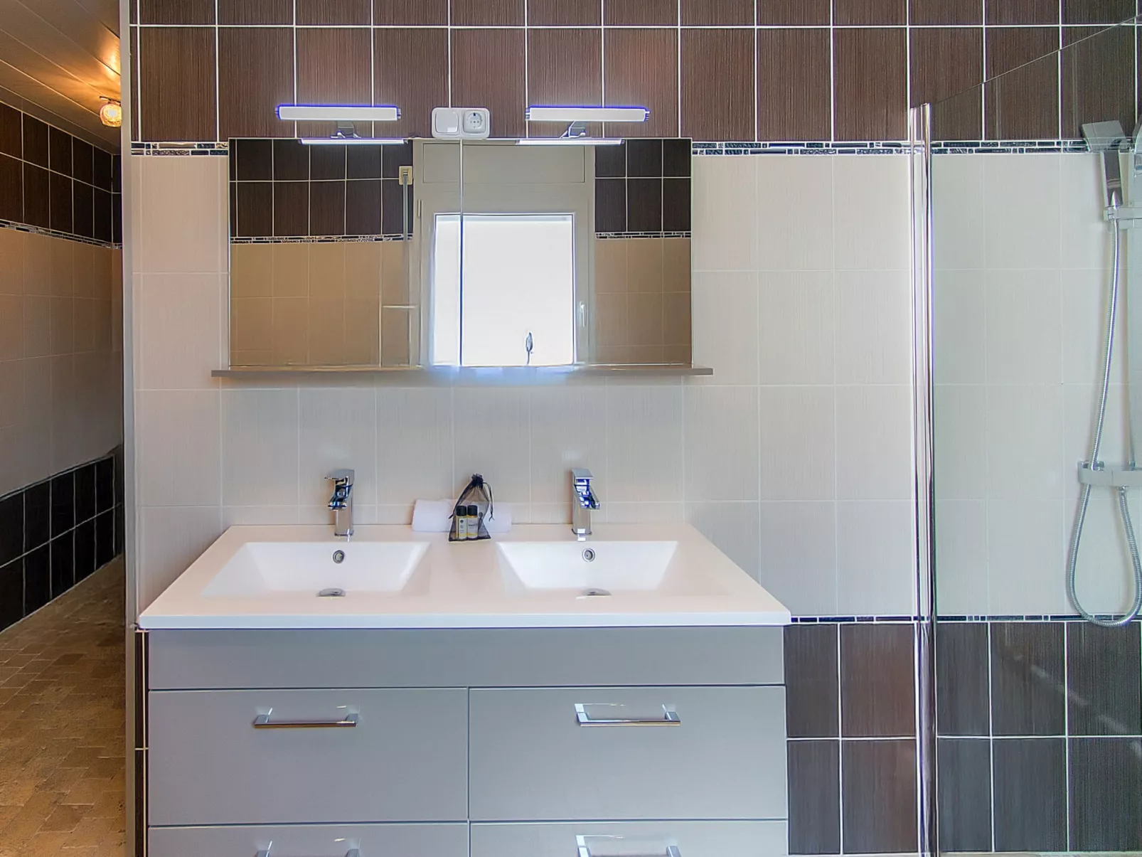 WELCS CASA 111 EMP con piscina - Binnen