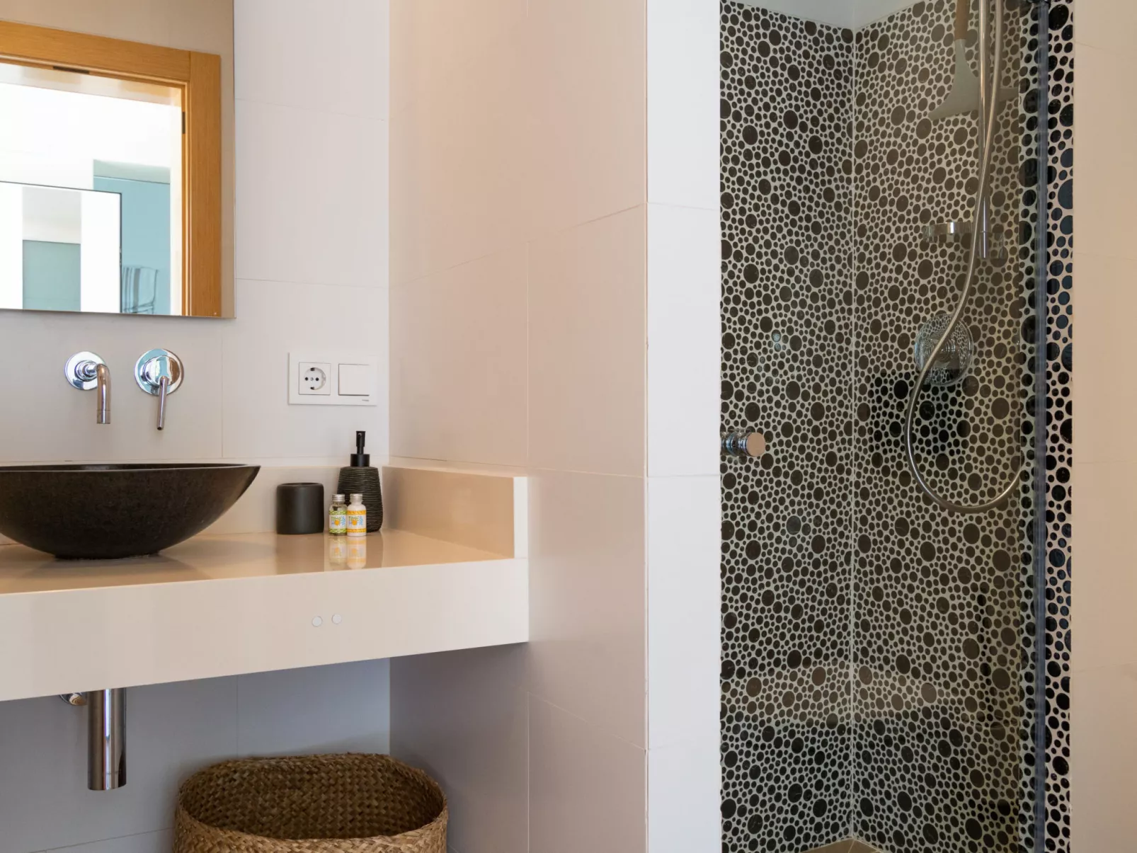 Villa Madrugada, beachside villa in Costabella - Binnen