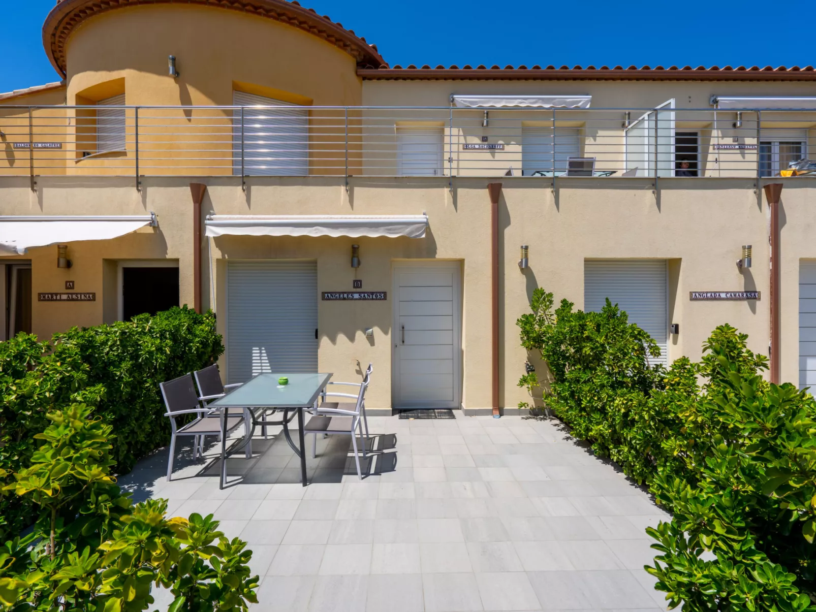 La Vida Sin Limites I EMP - Buiten