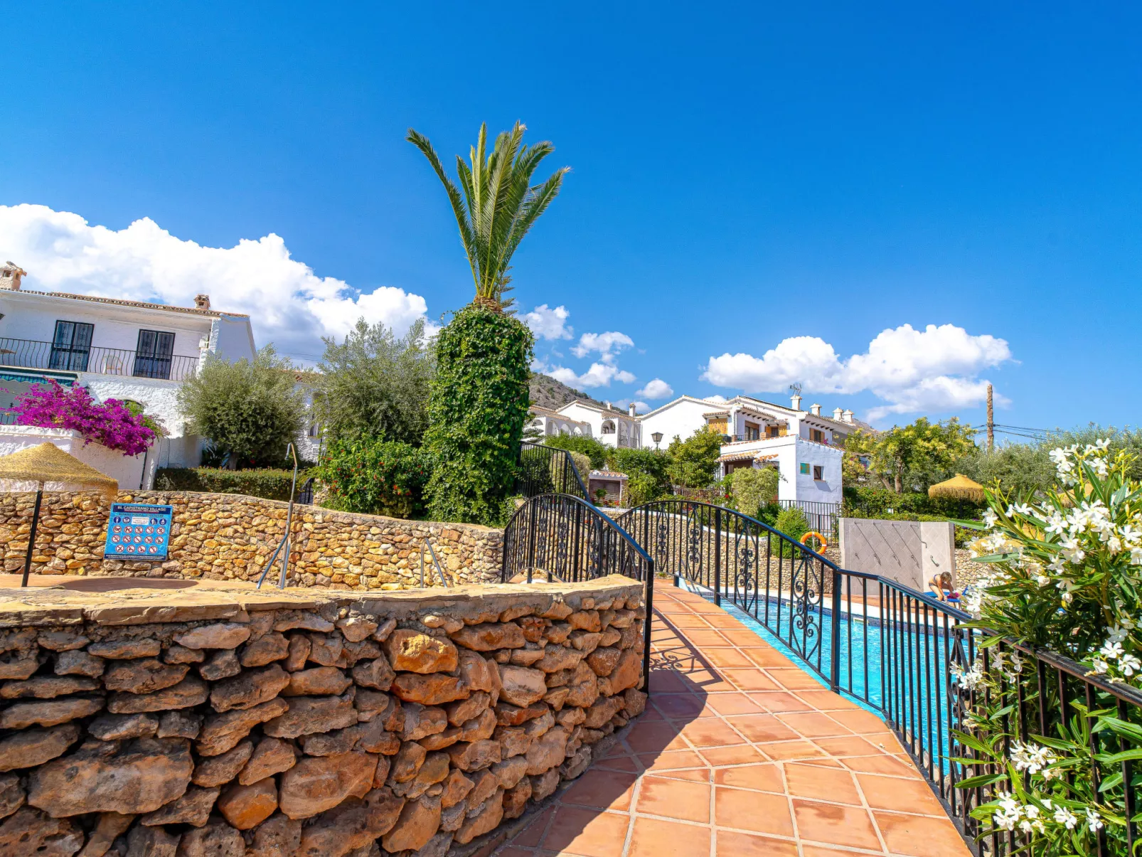 Capistrano Village Garden by Casasol - Buiten