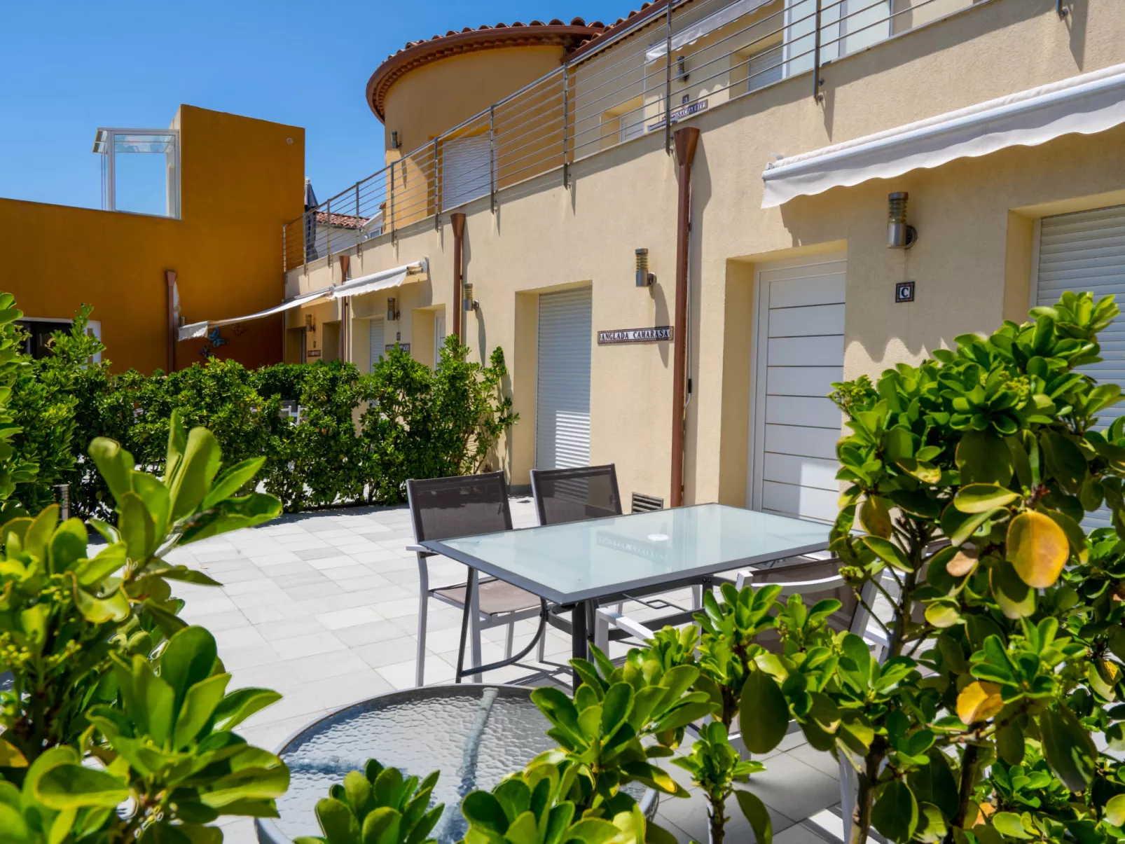 La Vida Sin Limites I EMP - Buiten