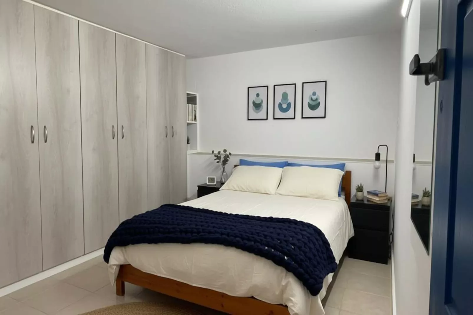 Chic White Marsis Paros Apt