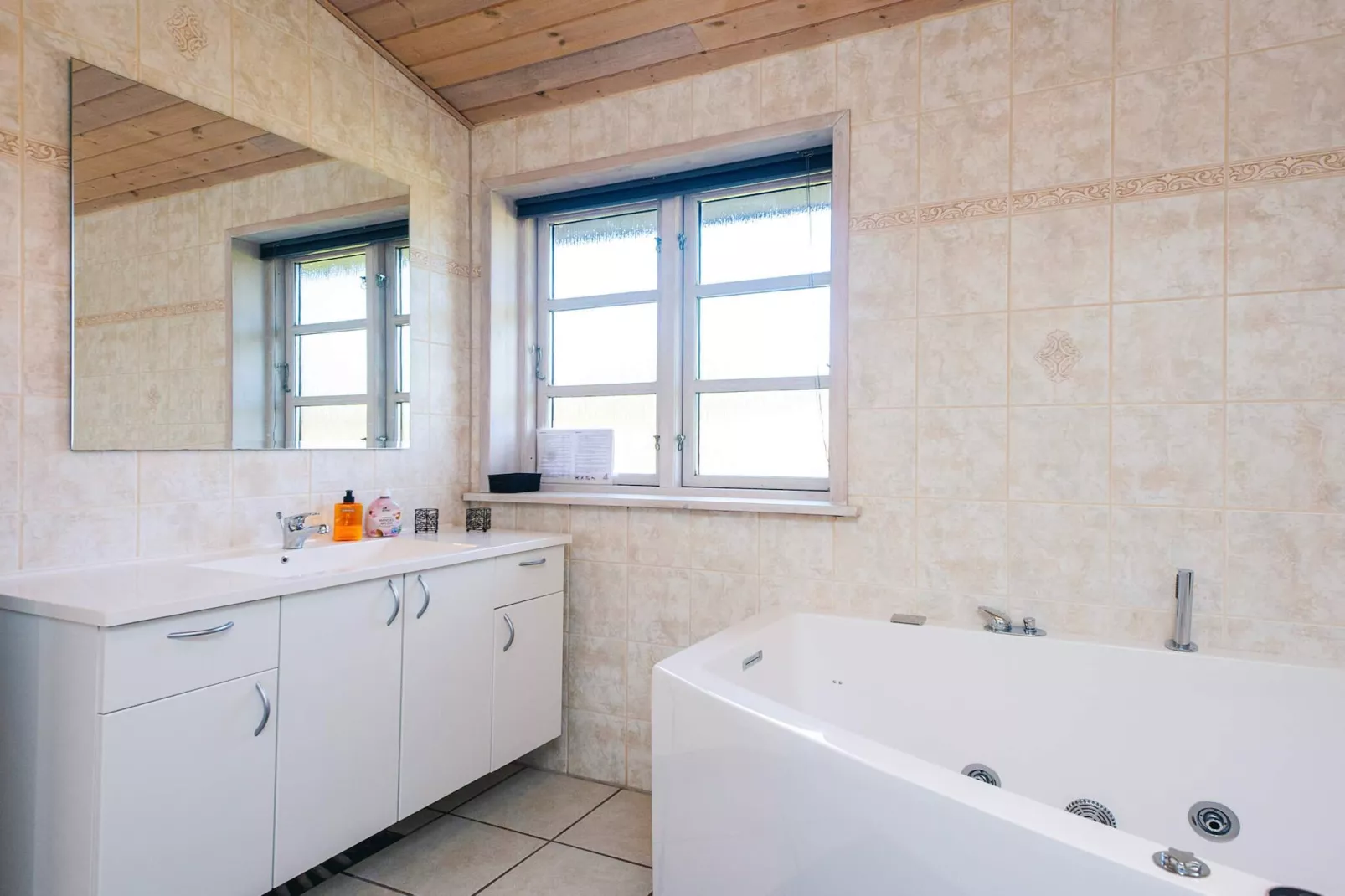 Gezellig strandhuisje-By Traum - Binnen