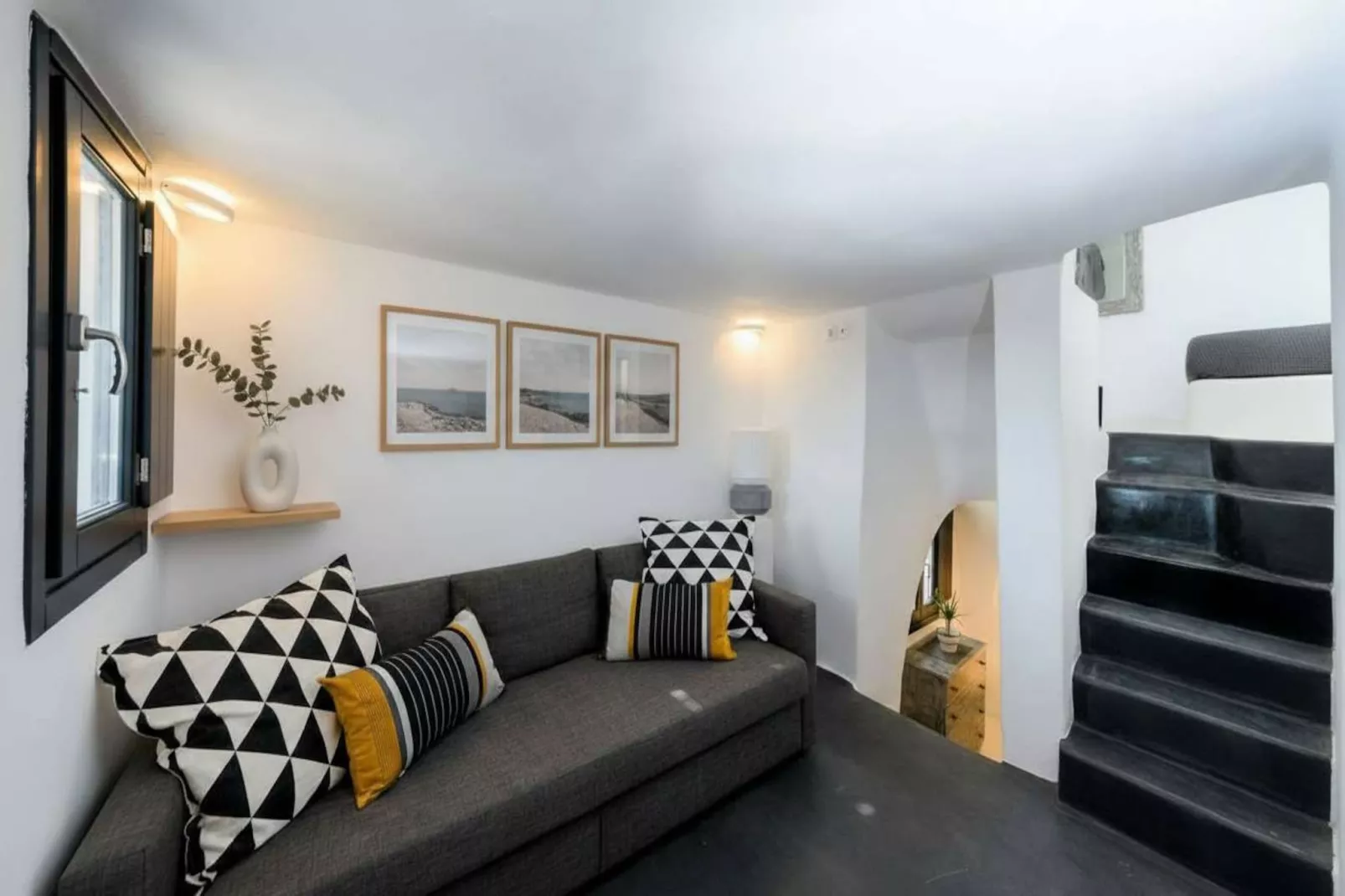 Poseidon’s Water Escape Santorini Rooftop Jacuzzi