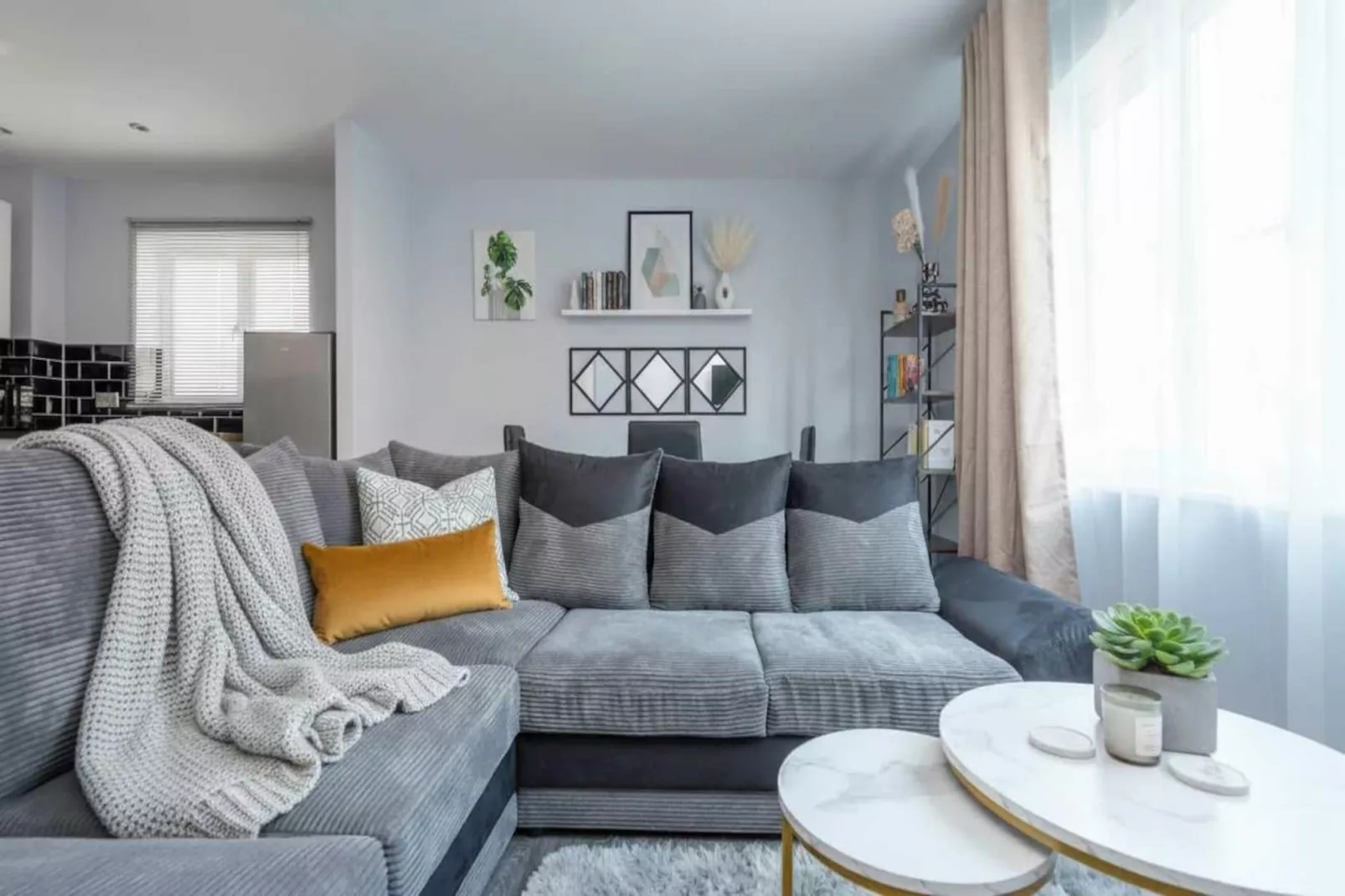 Premium New Flat Close to the Elizabeth Line - Woonkamer