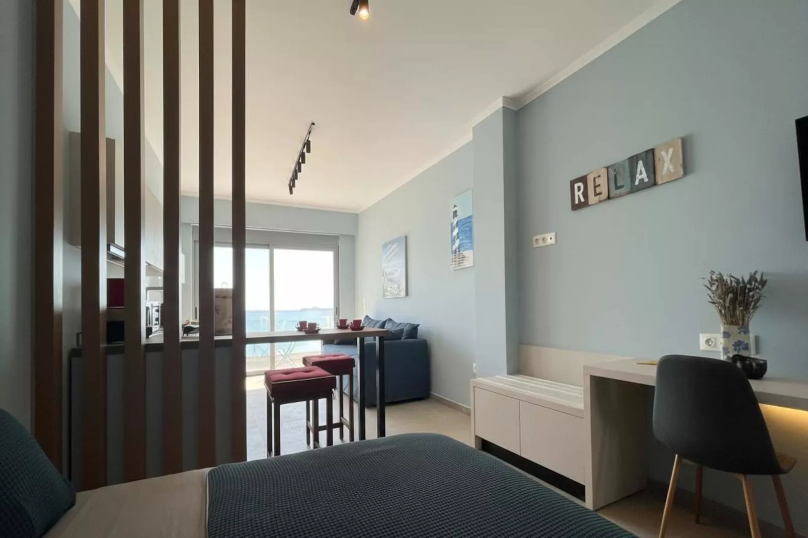Coastal Modern Studio in Charaki Facing the Sea - Slaapkamer
