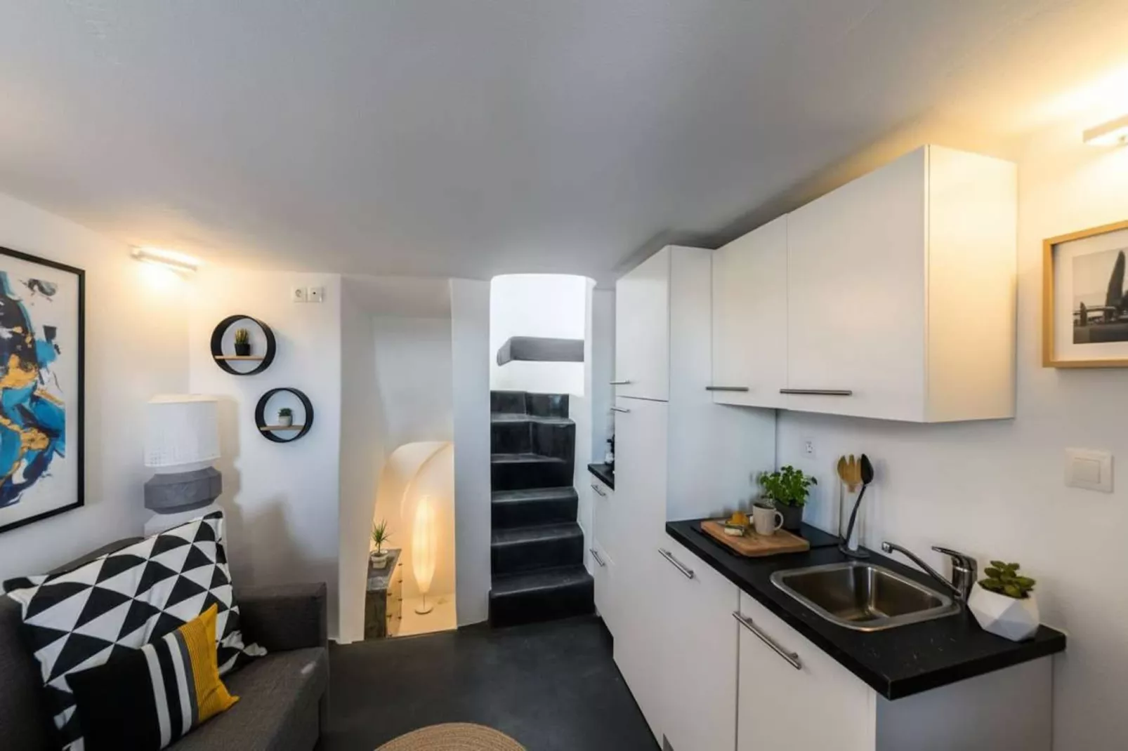 Poseidon’s Water Escape Santorini Rooftop Jacuzzi - Keuken