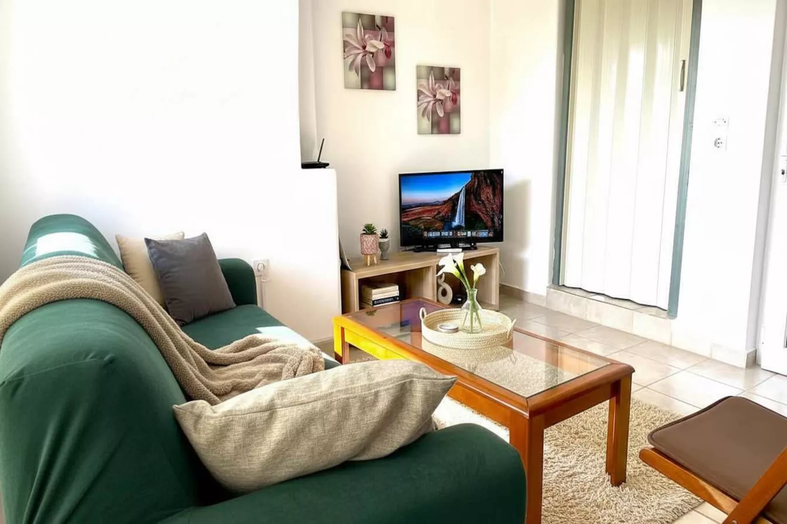 Chic White Marsis Paros Apt - Woonkamer