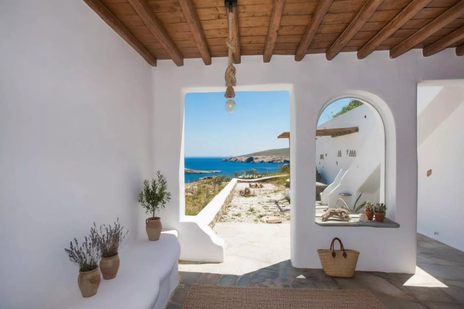 Scenic Agios Sostis Retreat with Sea Views - Hal-ontvangst