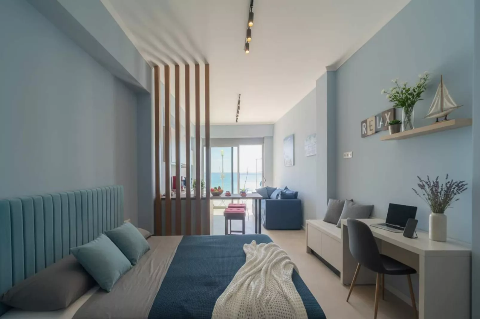 Premium Modern Charaki Studio w Beautiful Sea View - Woonkamer