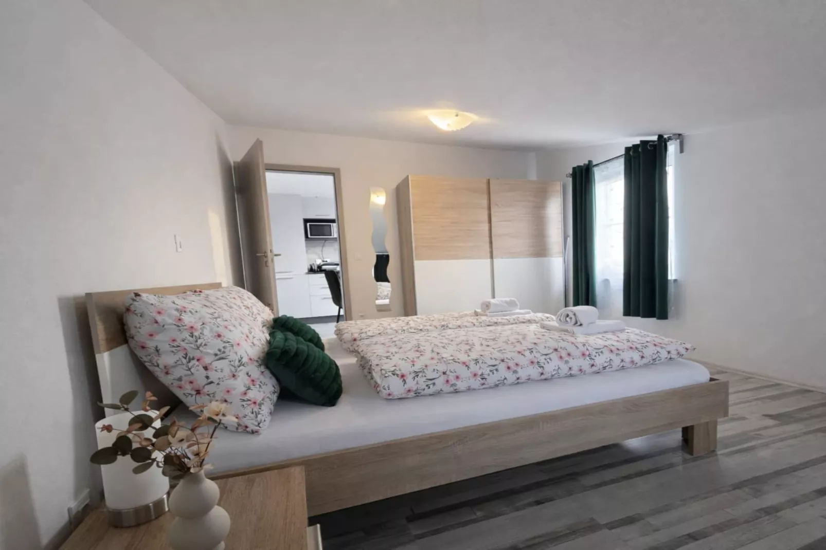 Apartments Sunset - Two bedroom Apartment with Terrace and Sea View (Gornji) - Slaapkamer