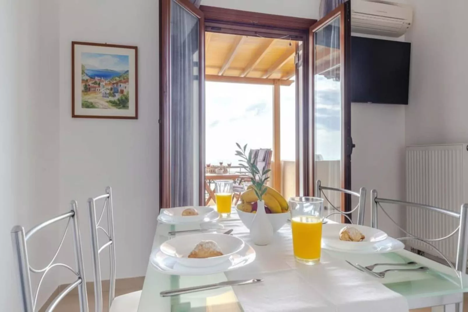 Stylish Santorini Residence with Endless Sea Views - Eetkamer