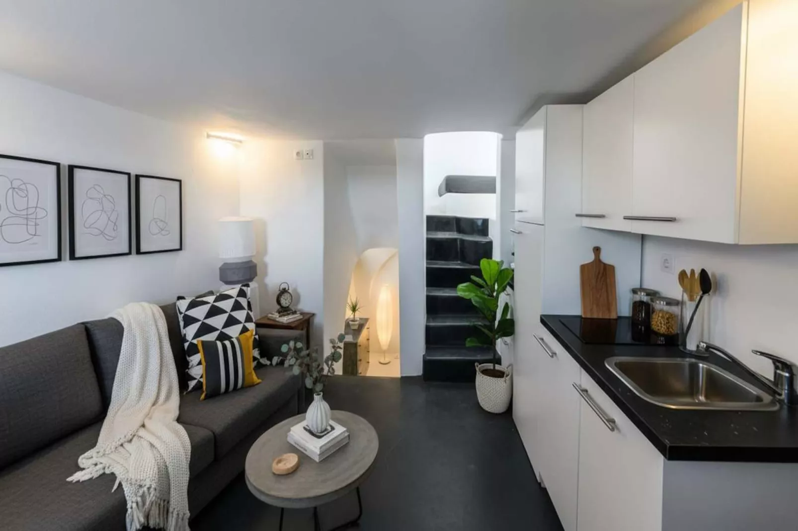 Poseidon’s Water Escape Santorini Rooftop Jacuzzi - Woonkamer