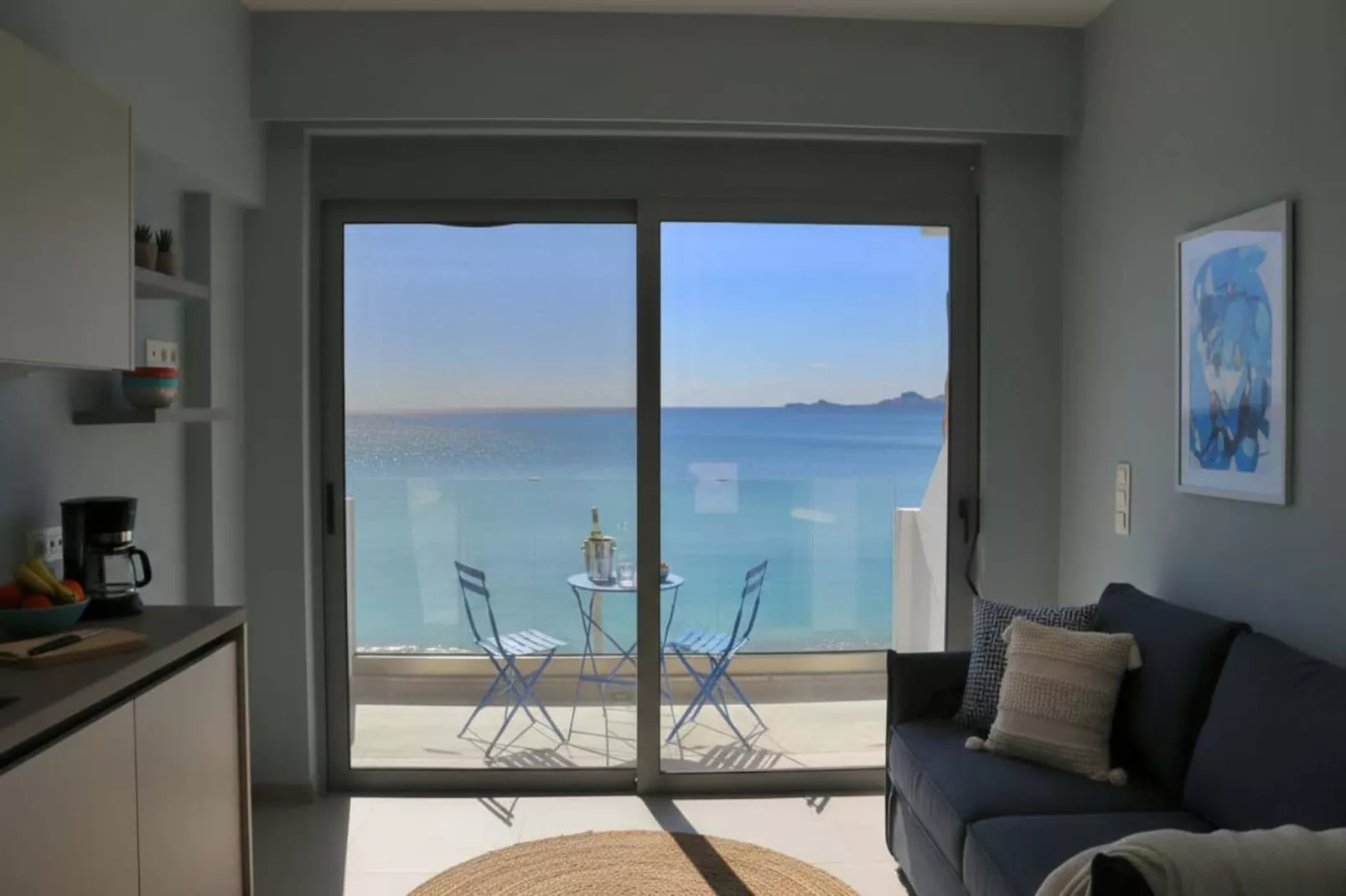 Premium Modern Charaki Studio w Beautiful Sea View - Woonkamer