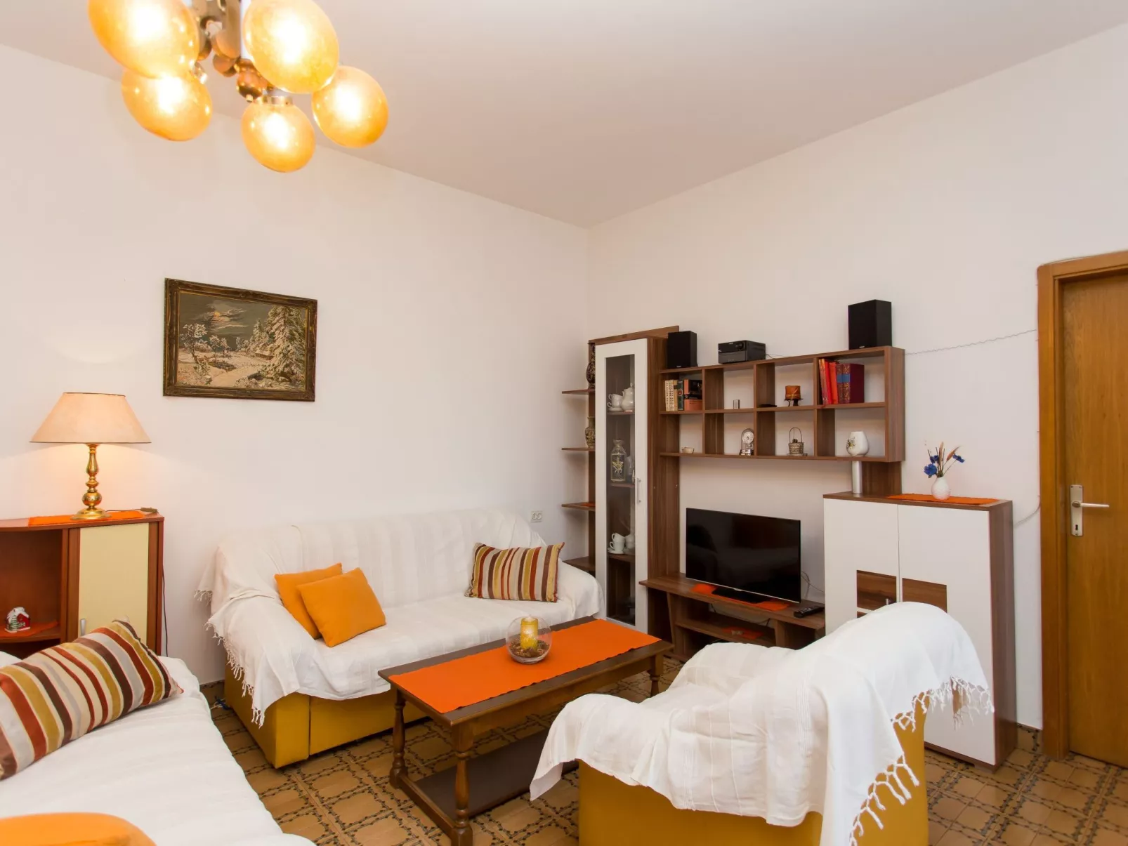 Strandnahe Ferienwohnung Jure mit großer Terrasse - Binnen