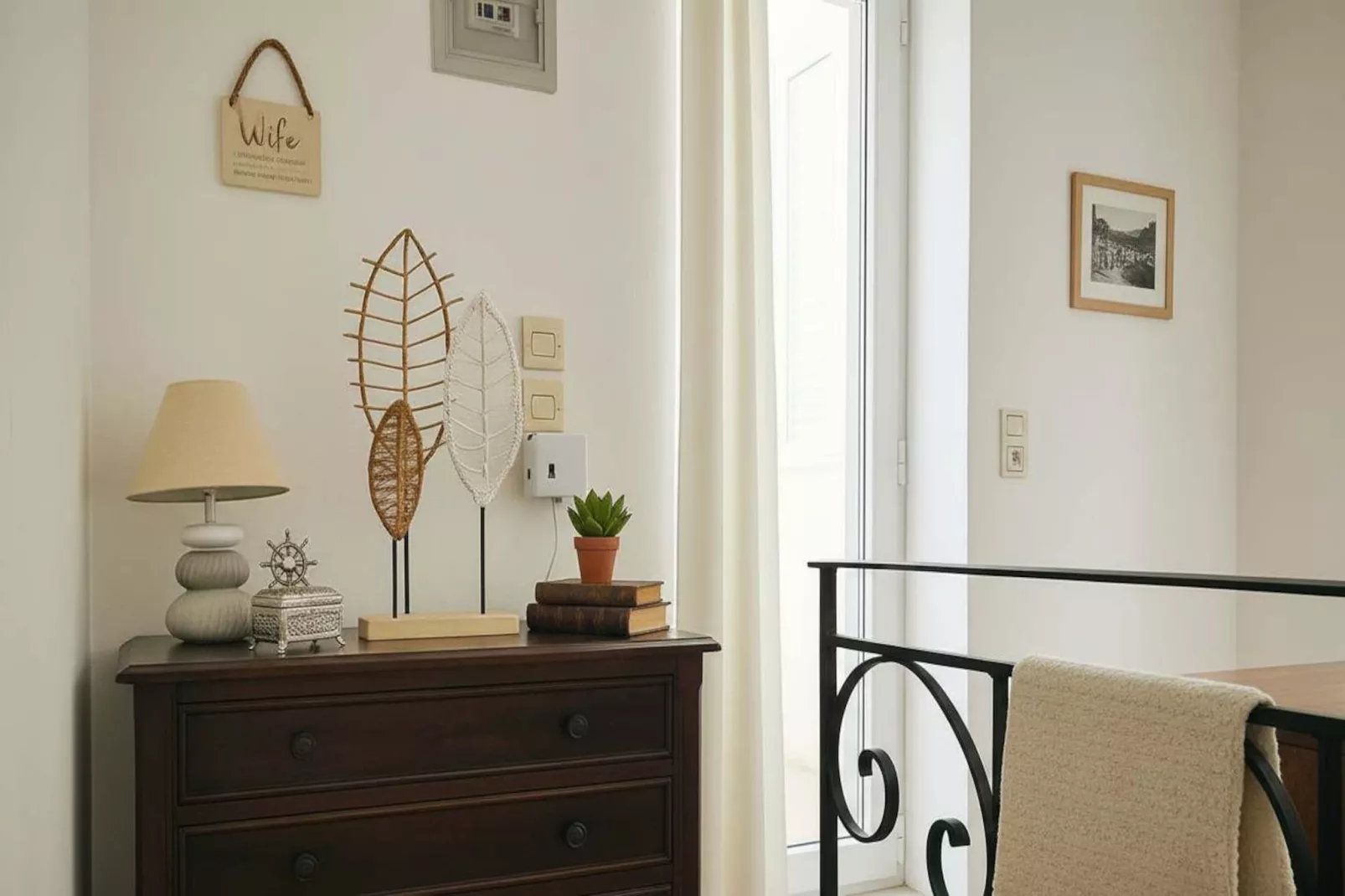 Picturesque Paros White House with Balcony Views - Overloop