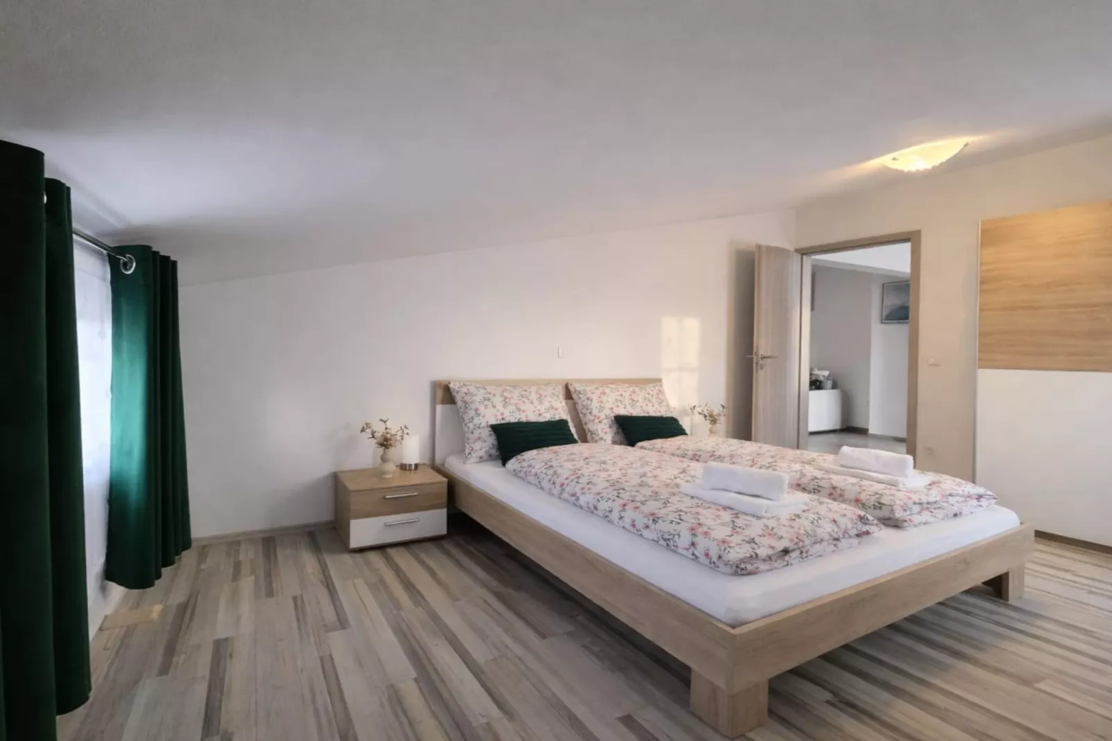 Apartments Sunset - Two bedroom Apartment with Terrace and Sea View (Gornji) - Slaapkamer
