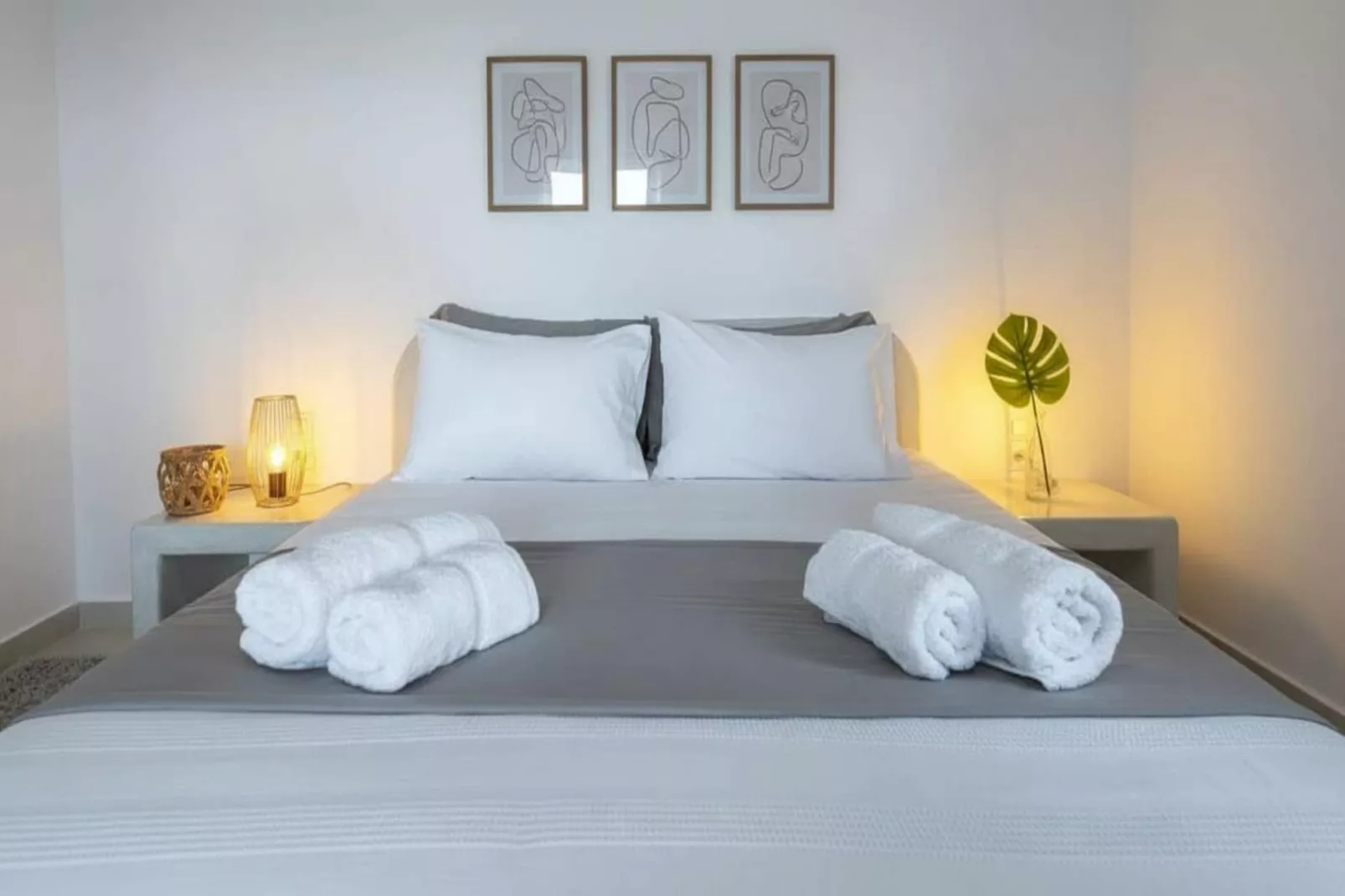 Stylish Santorini Residence with Endless Sea Views - Slaapkamer