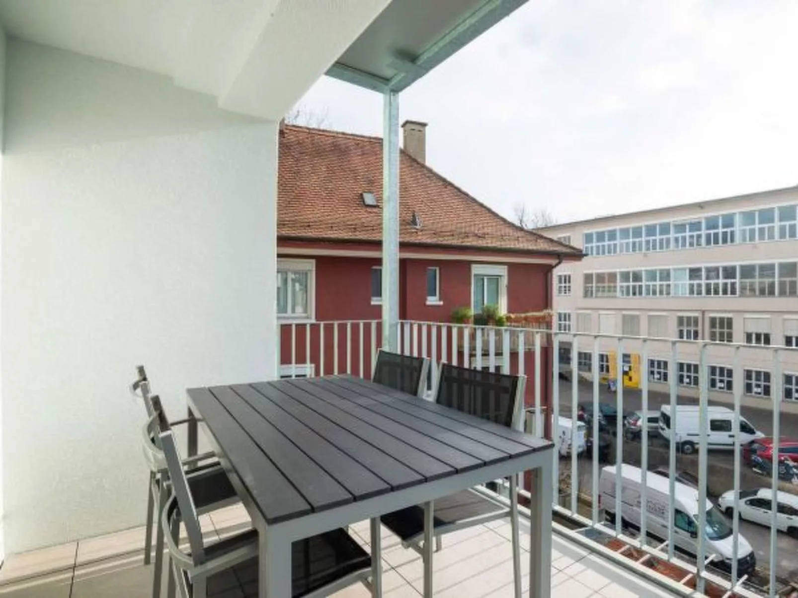 ZH Pink 2 - Letzigrund HITrental Apartment - Buiten