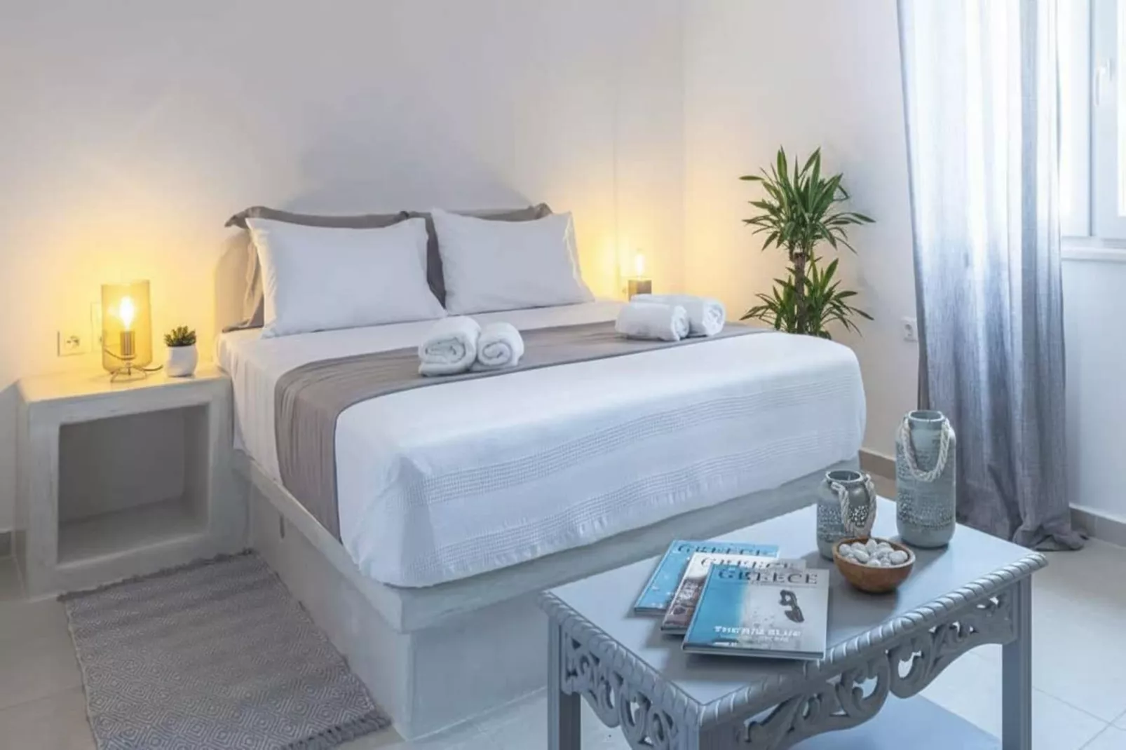 Stylish Santorini Residence with Endless Sea Views - Slaapkamer