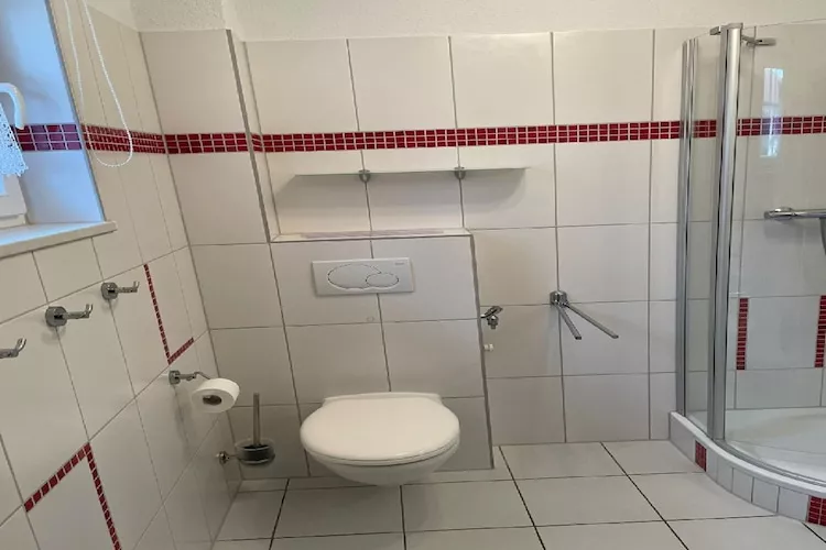 Doppelhaushälfte rechts - Badkamer