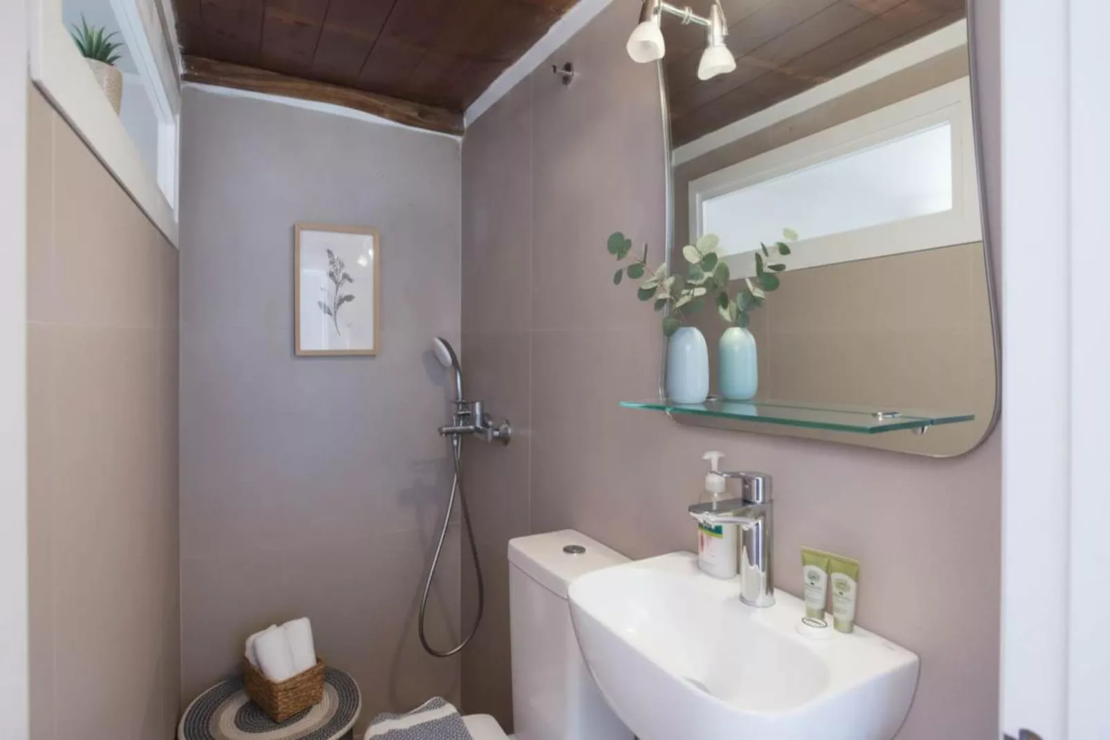 Ornos Elegant 2 Bd House with Shared Pool - Badkamer