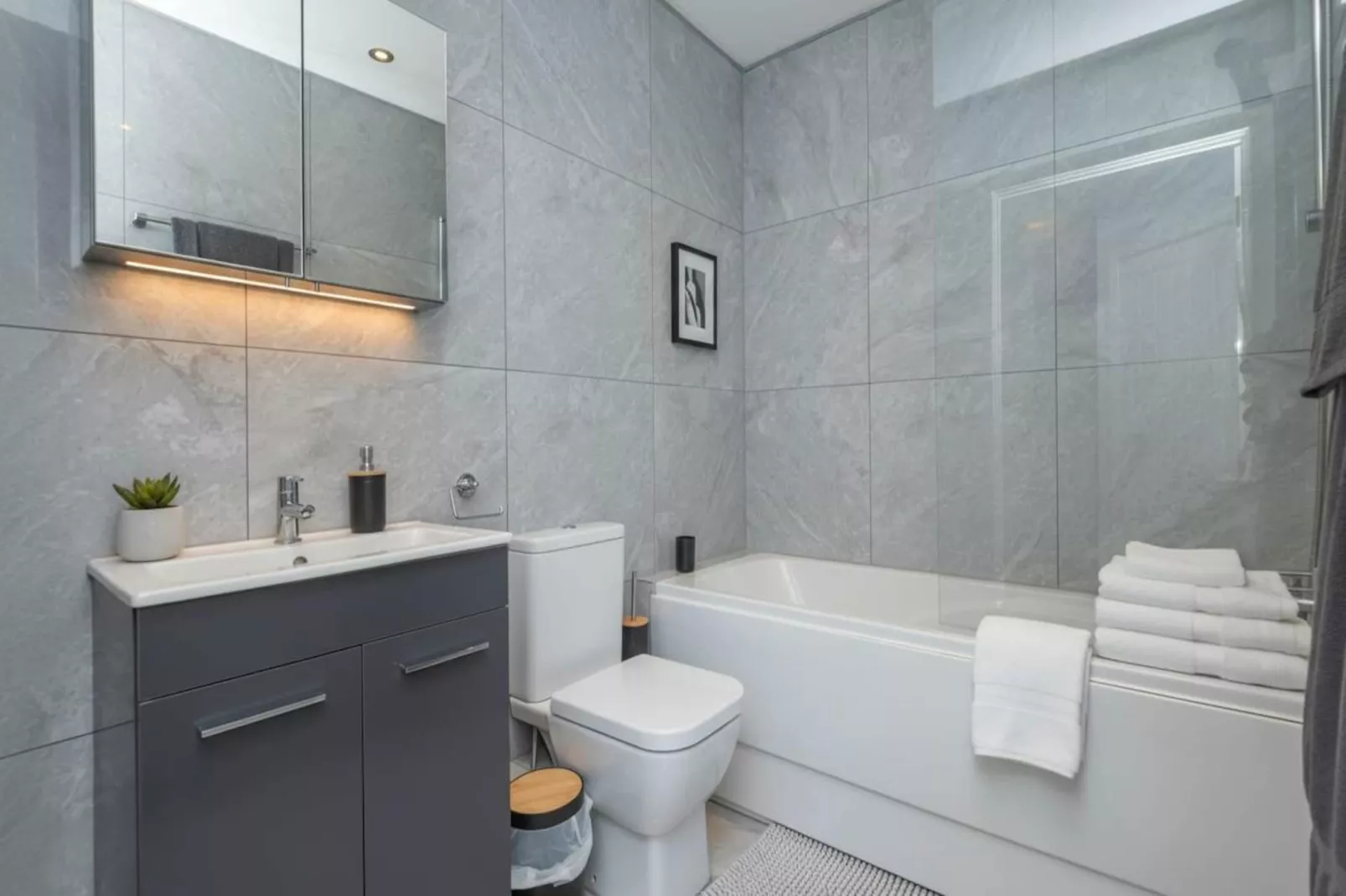 Premium New Flat Close to the Elizabeth Line - Badkamer