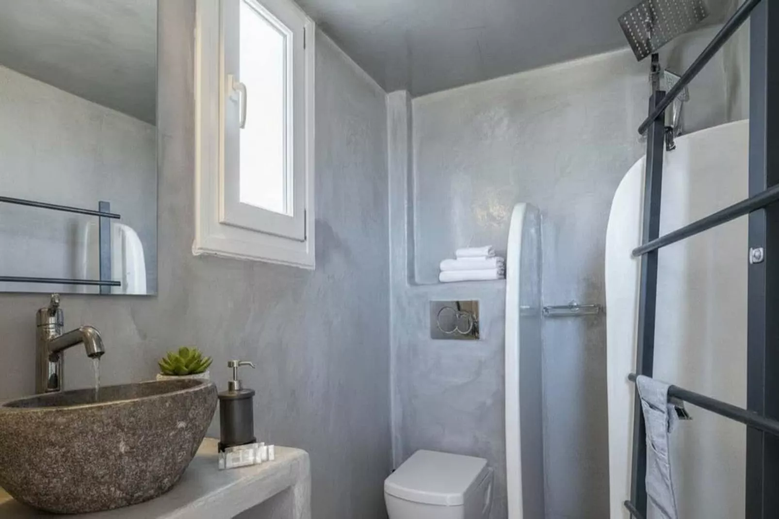 Stylish Santorini Residence with Endless Sea Views - Badkamer