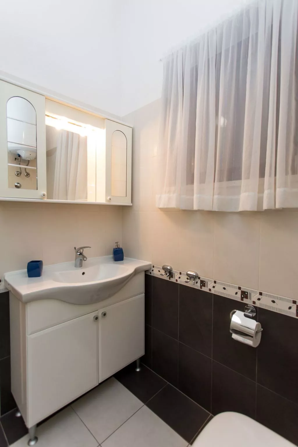Strandnahe Ferienwohnung Jure mit großer Terrasse - Binnen