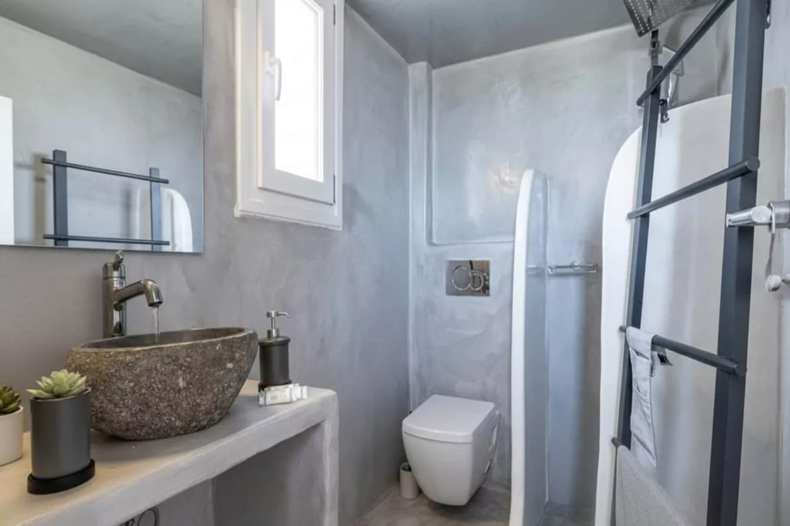 Stylish Santorini Residence with Endless Sea Views - Badkamer