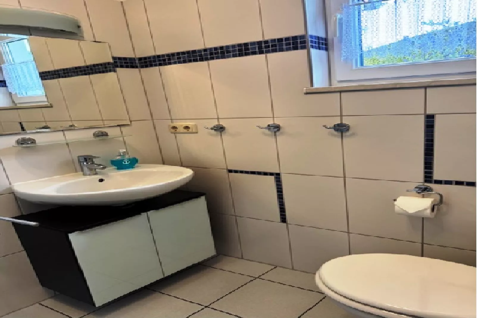 Doppelhaushälfte links - Badkamer