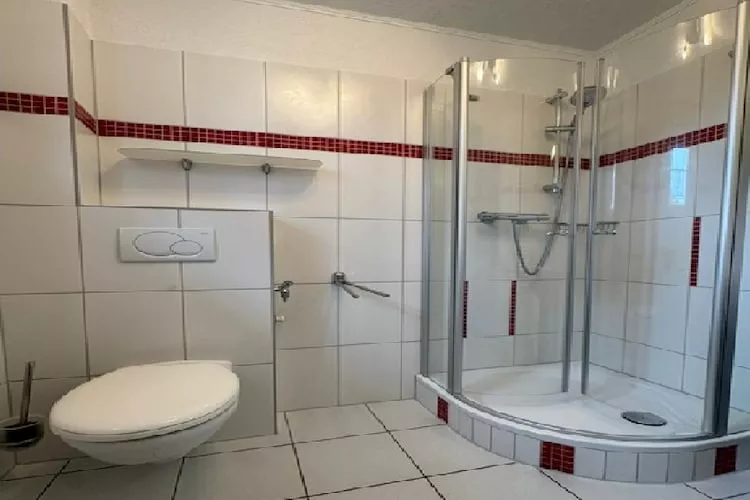Doppelhaushälfte rechts - Badkamer